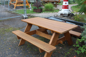 Tisch-Bank-Kombination