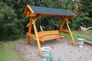 Hollywoodschaukel mit Dach