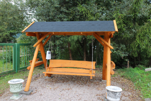 Hollywoodschaukel mit Dach