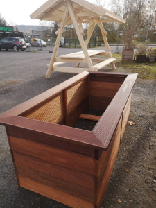 Hochbeet aus Bankirai mit Kantenschutz