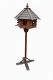 Stilvolles Vogelhaus aus Holz mit Ständer