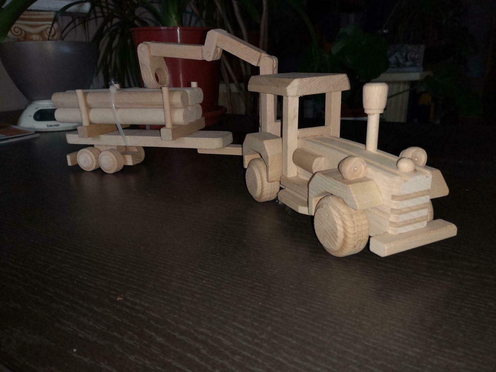 HOLZ-LKW, Rückeschlepper aus reiner Buche