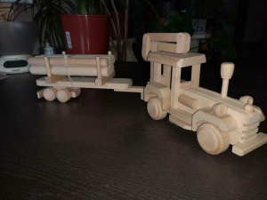 HOLZ-LKW, Rückeschlepper aus reiner Buche